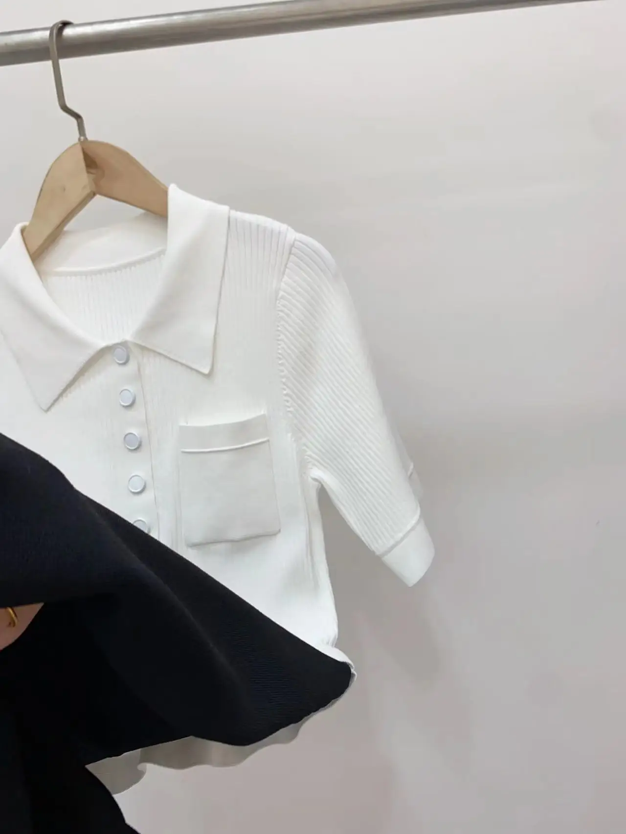 2023 Early Autumn New Lapel Stitching Knitted Long Dress Women
2023 Early Autumn New Lapel Stitching Knitted Long Dress Women