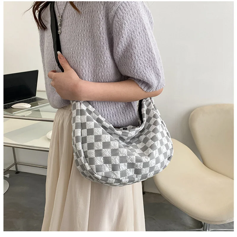 Women's Shoulder Bag Tote Crossbody Bags Fashion Exquisite Ladies Bags 2022 Nylon Fabric High Quality Messenger Bag With Zipper
Women's Shoulder Bag Tote Crossbody Bags Fashion Exquisite Ladies Bags 2022 Nylon Fabric High Quality Messenger Bag With Zipper