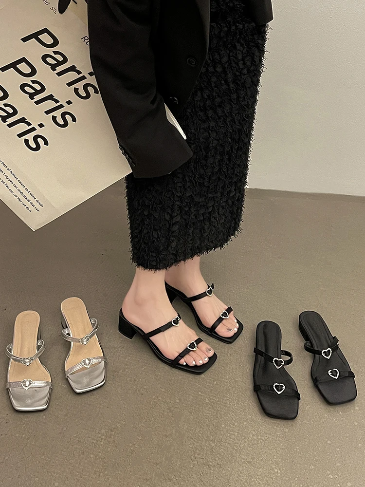 Slippers Women Summer Slides Shoes Shallow Pantofle Low Jelly Flip Flops Square heel 2023 Glitter Block Crystal Scandals Synthet
Slippers Women Summer Slides Shoes Shallow Pantofle Low Jelly Flip Flops Square heel 2023 Glitter Block Crystal Scandals Synthet