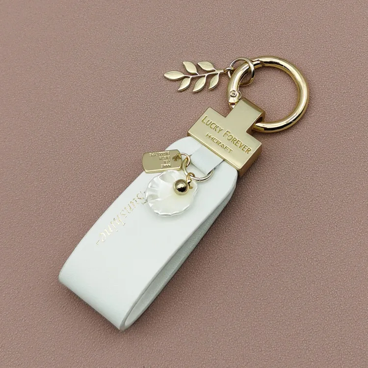 Light French Car Keychain Leather Pendant Exquisite Lovely Alloy Leather Rope Buckle Korea High-grade Shell Female Pendant Gift
Light French Car Keychain Leather Pendant Exquisite Lovely Alloy Leather Rope Buckle Korea High-grade Shell Female Pendant Gift