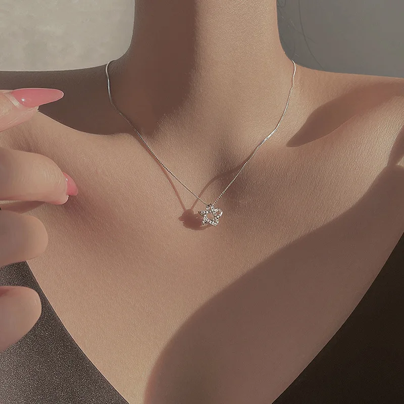 Silver Color Inlaid Zircon Star Necklaces For Women Sweet and Cute Pendant Choker Fashion Creative Silver Color Jewelry Gift
Silver Color Inlaid Zircon Star Necklaces For Women Sweet and Cute Pendant Choker Fashion Creative Silver Color Jewelry Gift