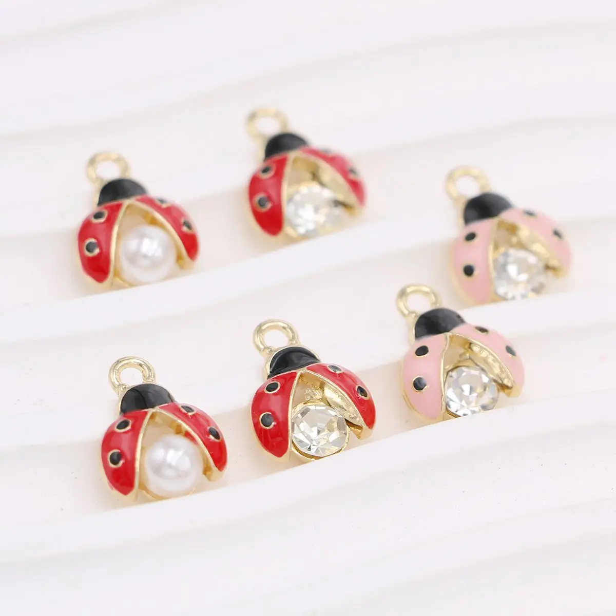6Pcs Mix Lot Gold Plated Enamel Ladybug Charms Pendants for Necklace Jewelry Making DIY Handmade Craft Accessories 
6Pcs Mix Lot Gold Plated Enamel Ladybug Charms Pendants for Necklace Jewelry Making DIY Handmade Craft Accessories
