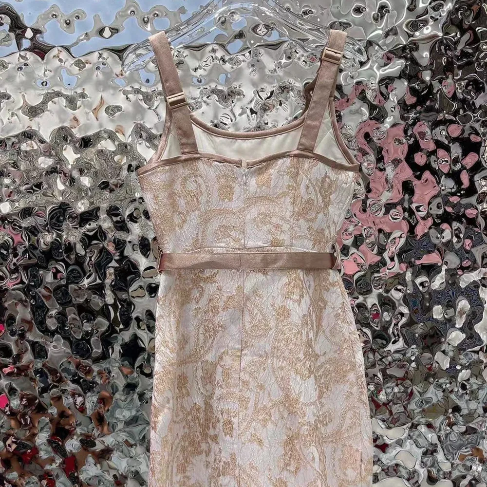 Высококачественная женская одежда 2022 новые продукты с подтяжками, облегающие платья в европейском и американском стиле, с зарубежными s 
Высококачественная женская одежда 2022 новые продукты с подтяжками, облегающие платья в европейском и американском стиле, с зарубежными s