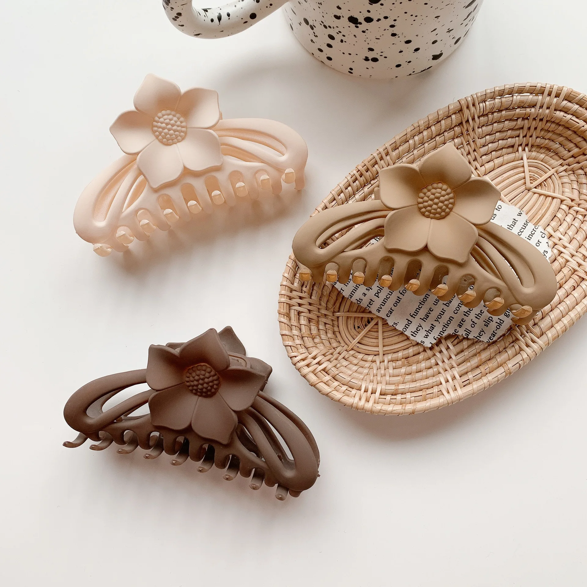 Korea Fashion Sun Flower Frosting Hair Clips 11cm Big Matte Plastlic Hair Clip Claws For Woman Girls
Korea Fashion Sun Flower Frosting Hair Clips 11cm Big Matte Plastlic Hair Clip Claws For Woman Girls
