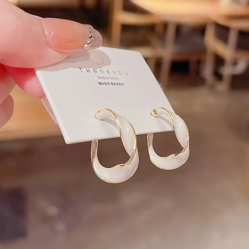 Silver Needle Korean New Twist Earrings for Women Drop Oil Design High - Class Earrings Hoop Earrings Women Jewelry Accessories
Silver Needle Korean New Twist Earrings for Women Drop Oil Design High - Class Earrings Hoop Earrings Women Jewelry Accessories
