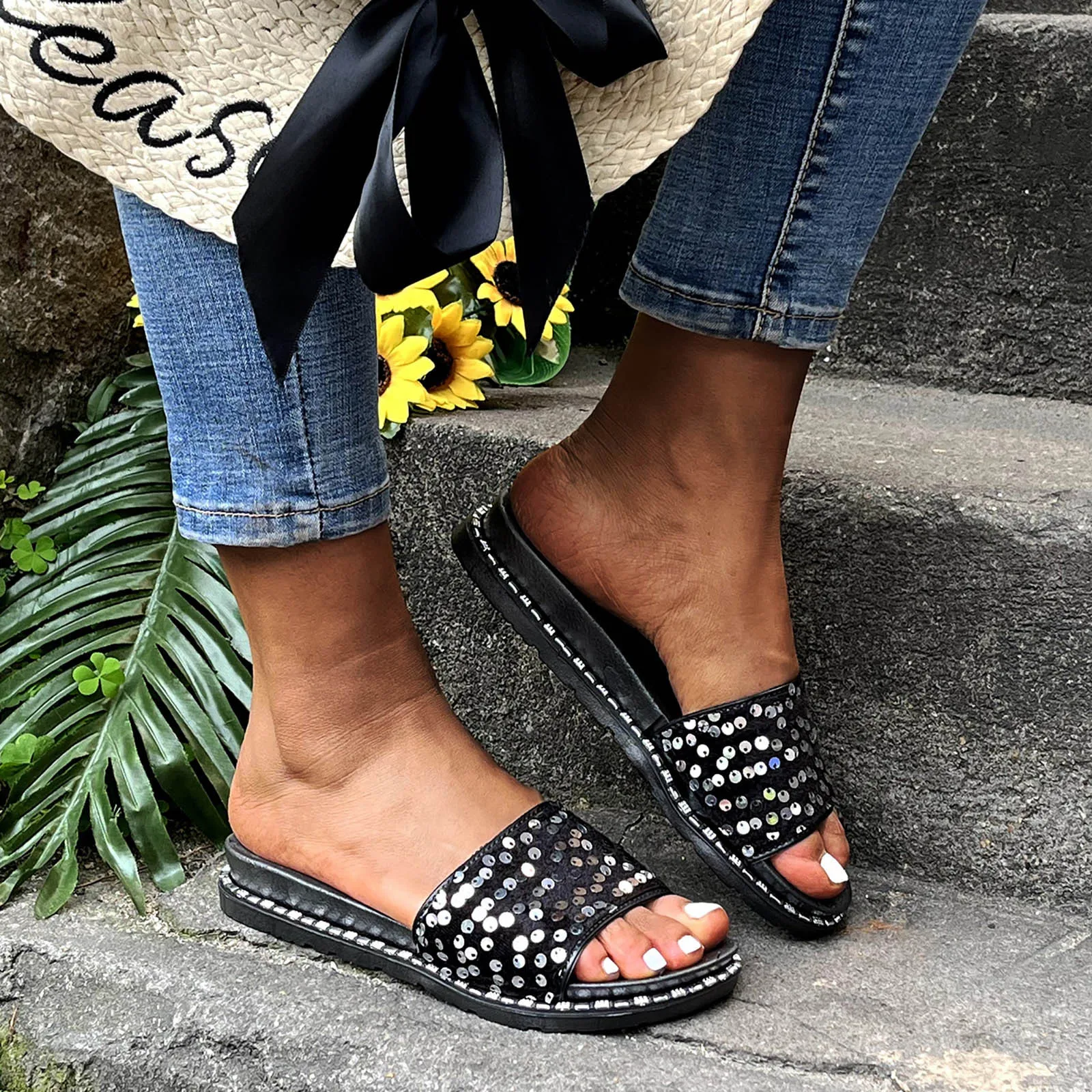 2022 New Summer sexy Sandals For Women Ladies Fashion Sequins Crystal Bohemian Flat Slippers Sandals Casual Beach Shoes
2022 New Summer sexy Sandals For Women Ladies Fashion Sequins Crystal Bohemian Flat Slippers Sandals Casual Beach Shoes