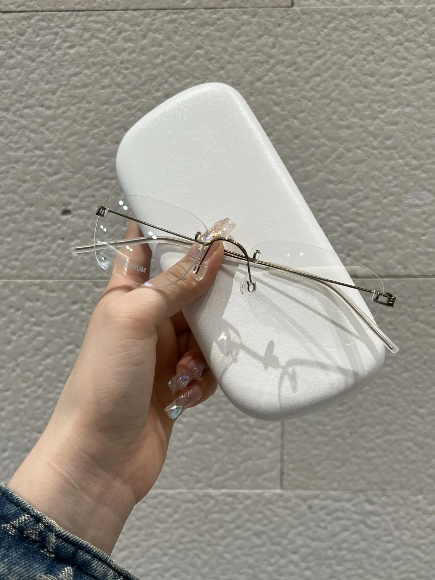 Ульсветильник легкие деловые очки без винтов из чистого титана Модные мужские и женские простые очки по рецепту 
Ульсветильник легкие деловые очки без винтов из чистого титана Модные мужские и женские простые очки по рецепту