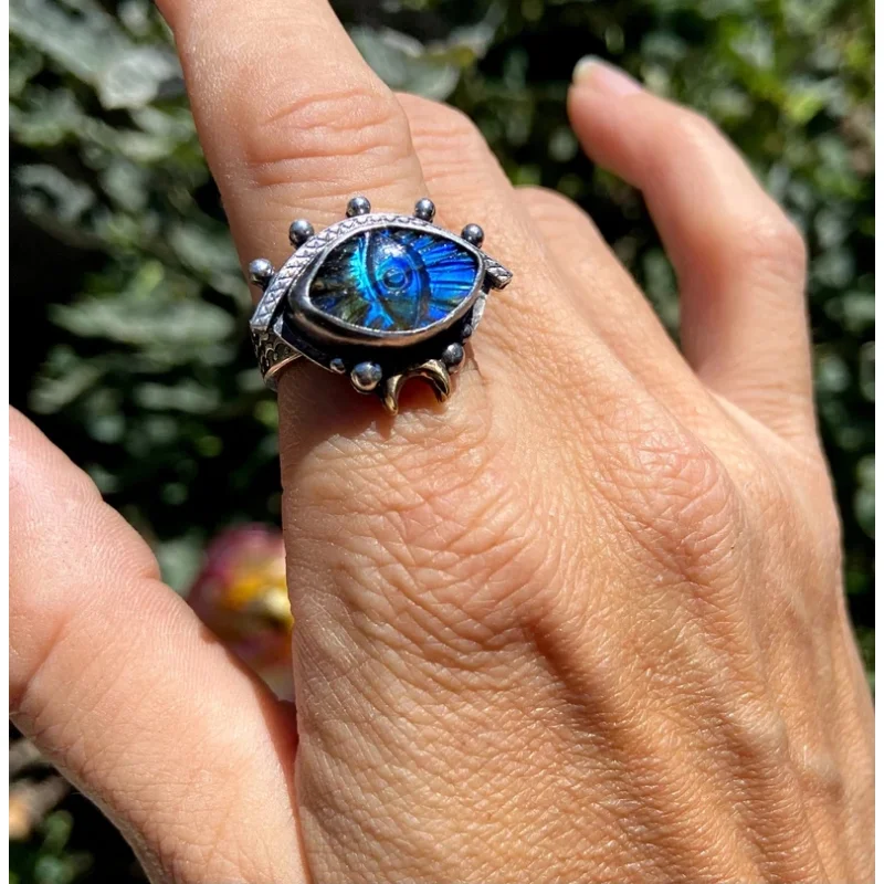 Vintage Men and Women Universal Blue Devil's Eye Creative Ring Antique Silver Color Punk Party Jewelry Daily Accessories
Vintage Men and Women Universal Blue Devil's Eye Creative Ring Antique Silver Color Punk Party Jewelry Daily Accessories