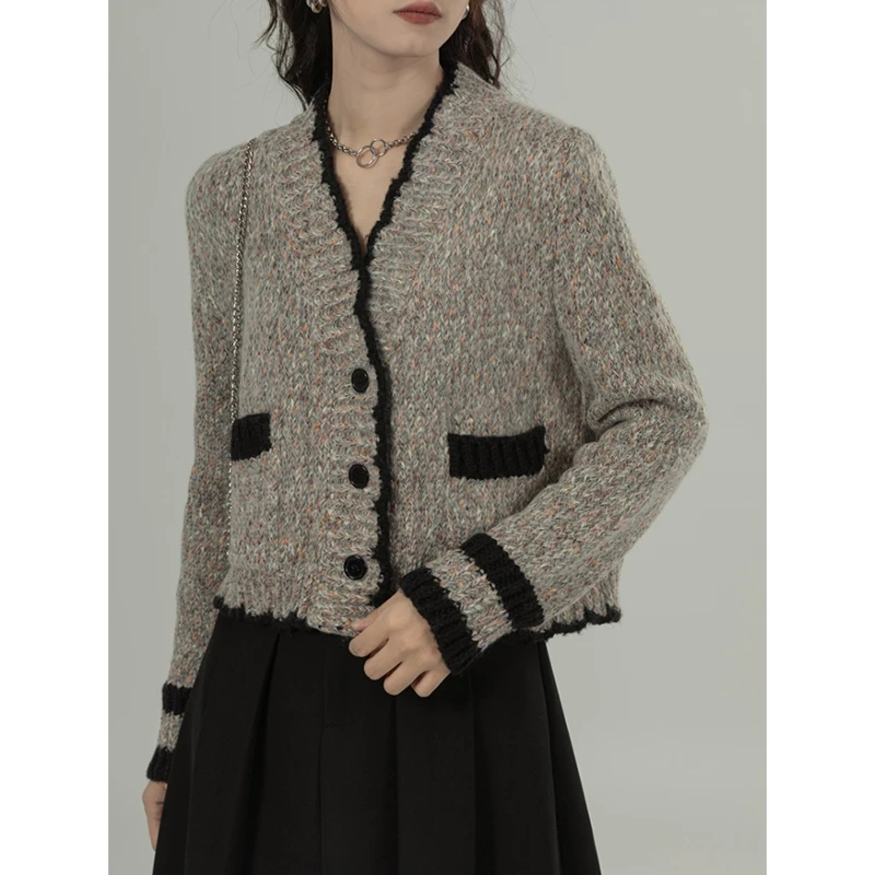 Women's Clothes Grey Cardigan Sweater Short Outerwear V-neck Fashion Vintage Winter Long Sleeve Single Breasting Knitting Coat
Women's Clothes Grey Cardigan Sweater Short Outerwear V-neck Fashion Vintage Winter Long Sleeve Single Breasting Knitting Coat