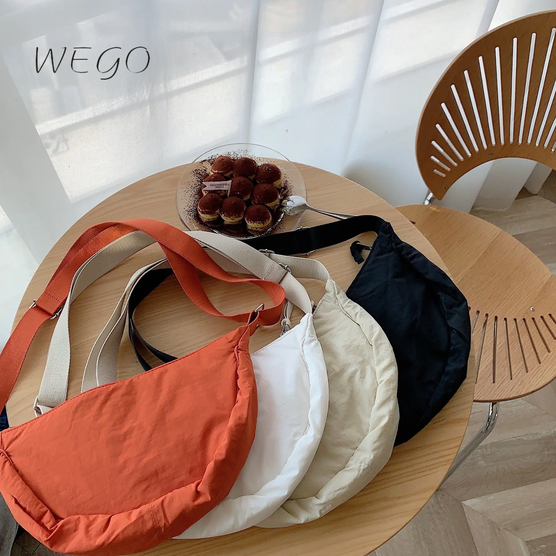 Retro Shoulder Bag Western Fashion Students' Underarm Messenger Bag Female Wholesale handbags
Retro Shoulder Bag Western Fashion Students' Underarm Messenger Bag Female Wholesale handbags