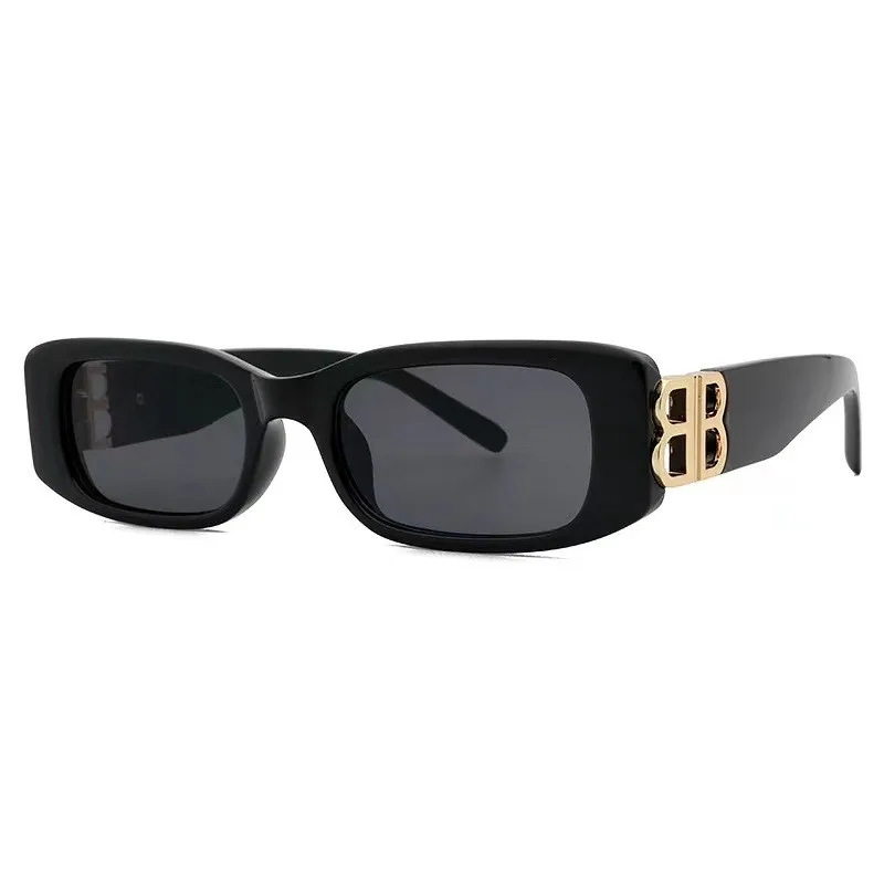 Luxury European and American retro small frame sunglasses women quare sunglasses, versatile sunglasses from the Sun Run brand 
Luxury European and American retro small frame sunglasses women quare sunglasses, versatile sunglasses from the Sun Run brand