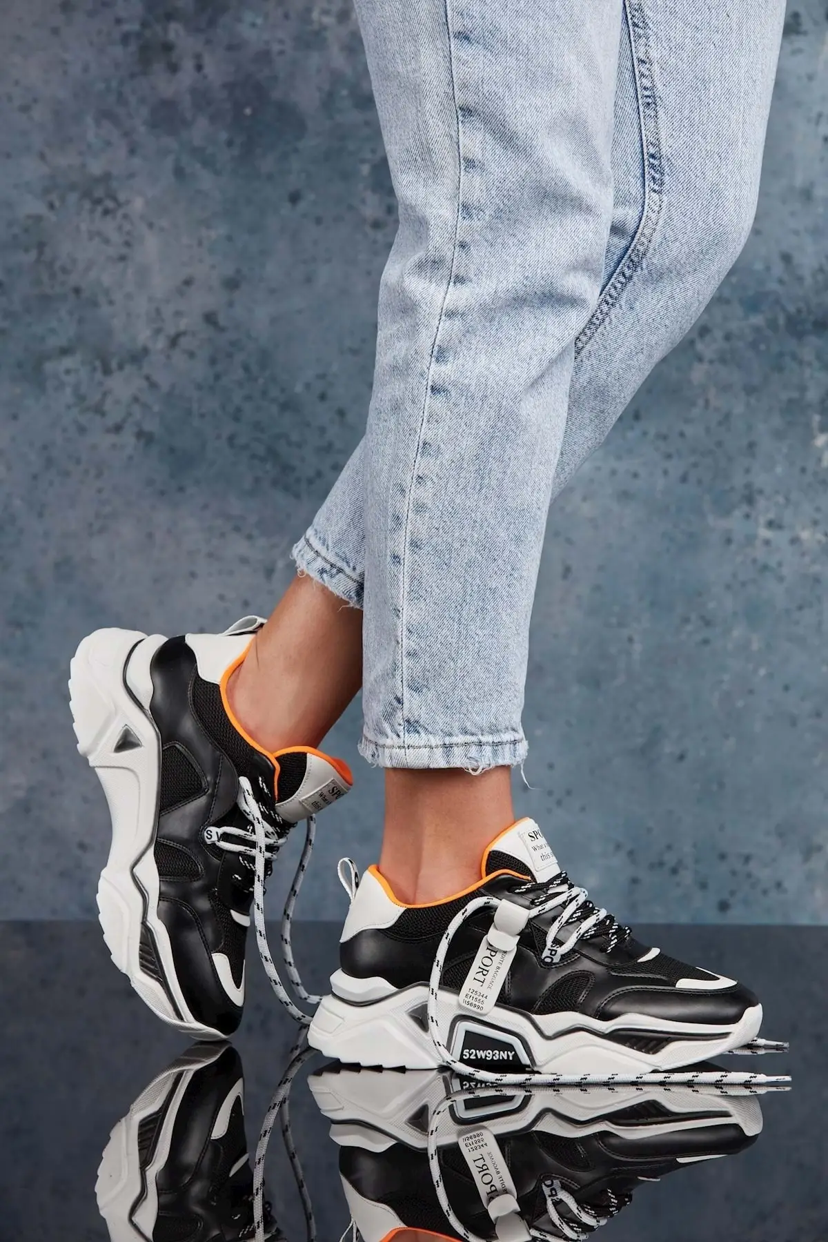 Черные женские кроссовки, новый сезон 2022 
Черные женские кроссовки, новый сезон 2022