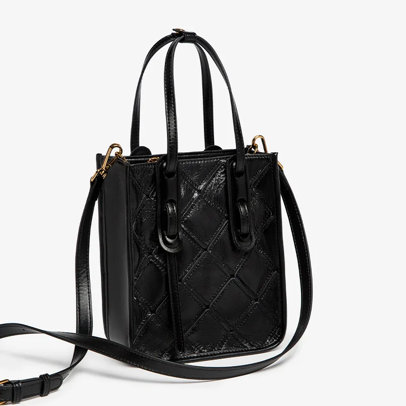 Leather Women's Bag 2022 New Embroidered Stitched Handbag Shoulder Messenger Bucket Texture Leather Rhombic Lattice Female Bags
Leather Women's Bag 2022 New Embroidered Stitched Handbag Shoulder Messenger Bucket Texture Leather Rhombic Lattice Female Bags