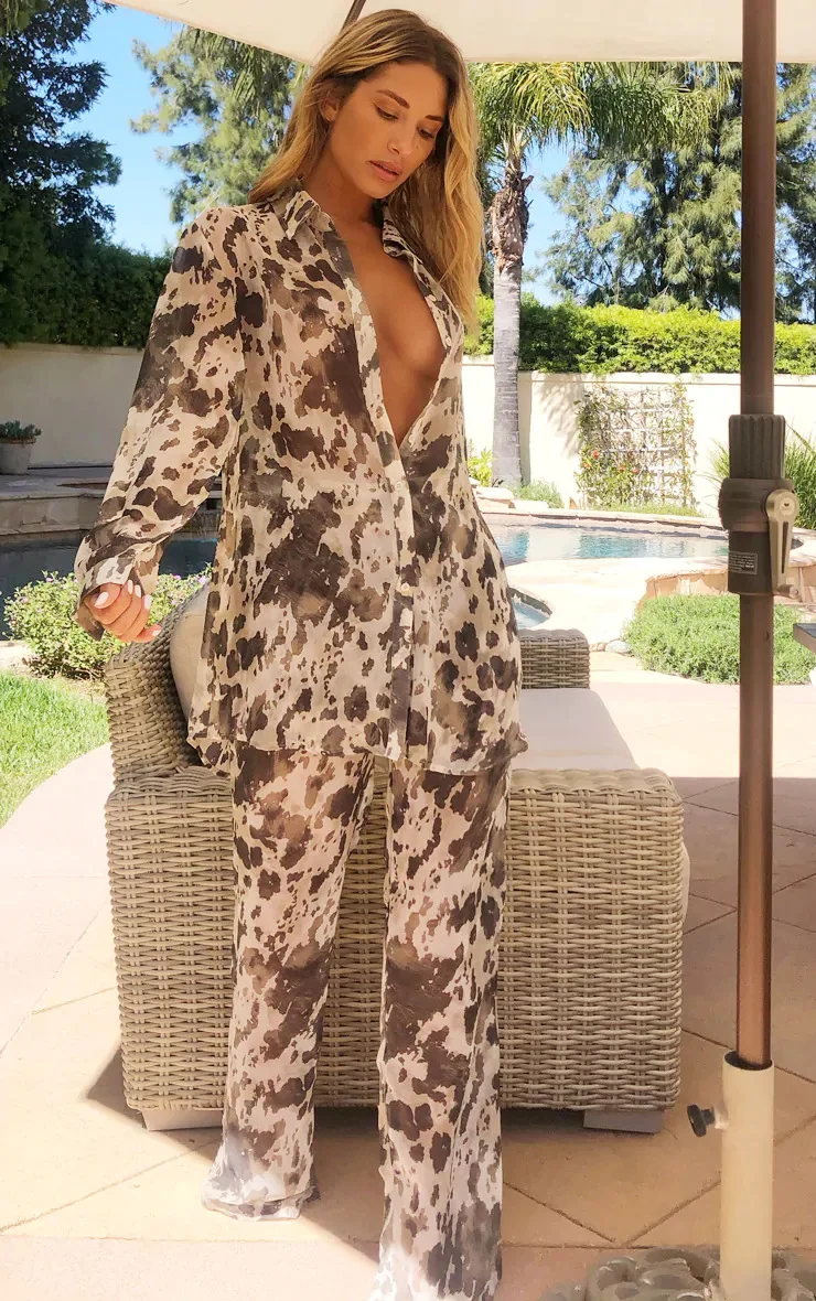 2020 Ins Internet Celebrity Famous two pieces Women Set Serpentine Blouse and Straight Pants Summer Outfits
2020 Ins Internet Celebrity Famous two pieces Women Set Serpentine Blouse and Straight Pants Summer Outfits