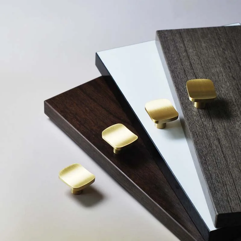 Brass Single Hole Pull Hand Light Luxury Cabinet Door Modern Simple Wardrobe Cabinets Round Drawer Handles Gold Furniture Knobs
Brass Single Hole Pull Hand Light Luxury Cabinet Door Modern Simple Wardrobe Cabinets Round Drawer Handles Gold Furniture Knobs