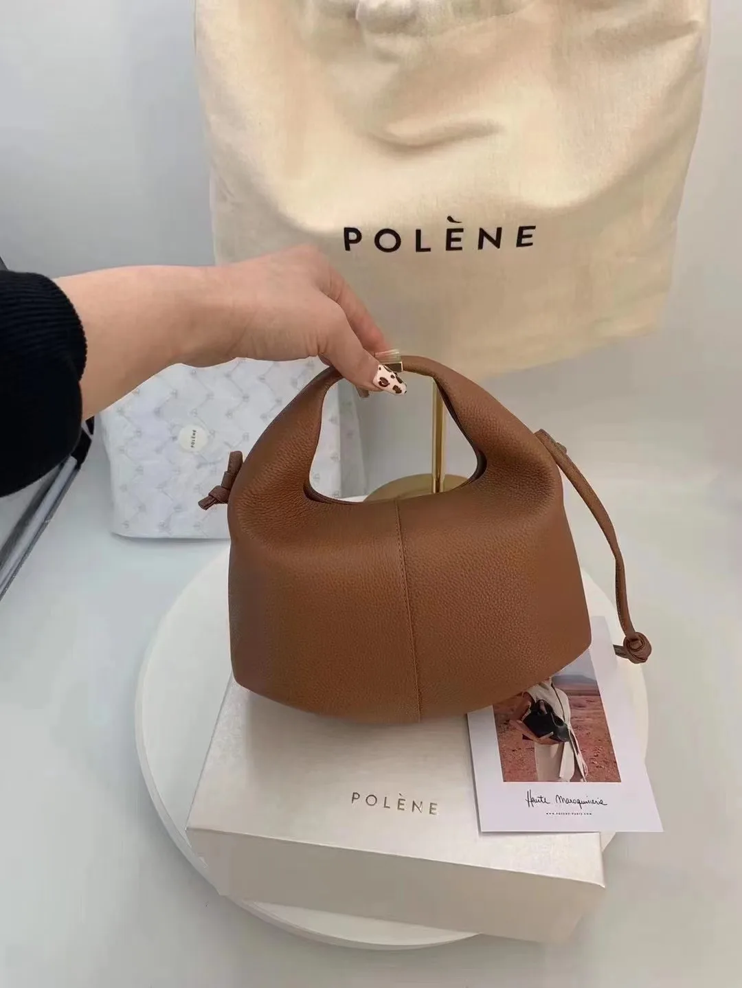 Женская кожаная сумка Polene, французская однотонная сумка бэнто, портфель на одно плечо, цвет сумки-мешки eleven
Женская кожаная сумка Polene, французская однотонная сумка бэнто, портфель на одно плечо, цвет сумки-мешки eleven