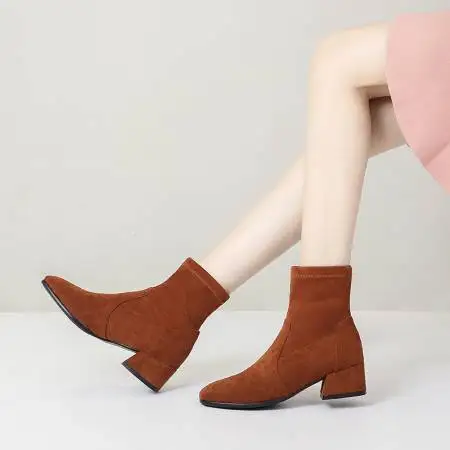Oversize Large size Big size High quality autumn and winter women's shoes Thick Heel Comfortable winter boots for women
Oversize Large size Big size High quality autumn and winter women's shoes Thick Heel Comfortable winter boots for women