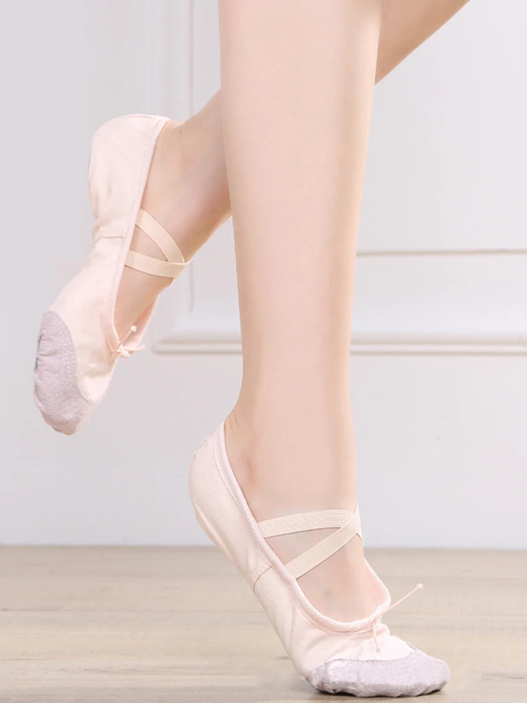 Children's dance shoes women's soft sole exercise shoes cat claw shoes body shoes yoga shoes leather toe canvas dance shoes whol
Children's dance shoes women's soft sole exercise shoes cat claw shoes body shoes yoga shoes leather toe canvas dance shoes whol