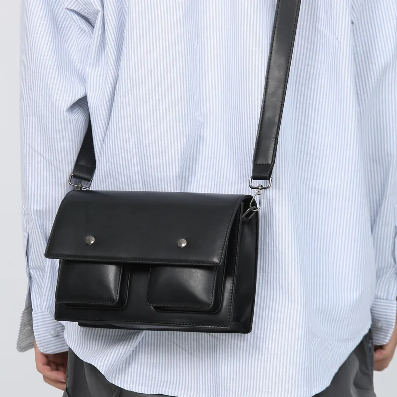 British Style Messenger Bag Men's Large-capacity Retro PU Messenger Bag High-quality Simple Versatile Casual Shoulder Bag Women
British Style Messenger Bag Men's Large-capacity Retro PU Messenger Bag High-quality Simple Versatile Casual Shoulder Bag Women