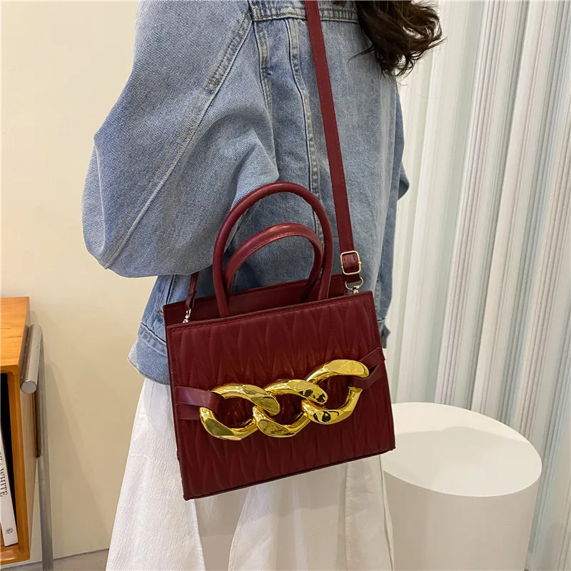Thick chain women's bag 2022 fashion handbag small square bag spring design handbag for women luxury shoulder bags
Thick chain women's bag 2022 fashion handbag small square bag spring design handbag for women luxury shoulder bags