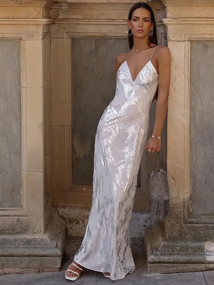 Elegant Satin Printed Women's Chain Sling Maxi Dress Sexy V-Necked Off Back Sleveless Vestidos 2023 Summer Lady Party Chic Robes
Elegant Satin Printed Women's Chain Sling Maxi Dress Sexy V-Necked Off Back Sleveless Vestidos 2023 Summer Lady Party Chic Robes