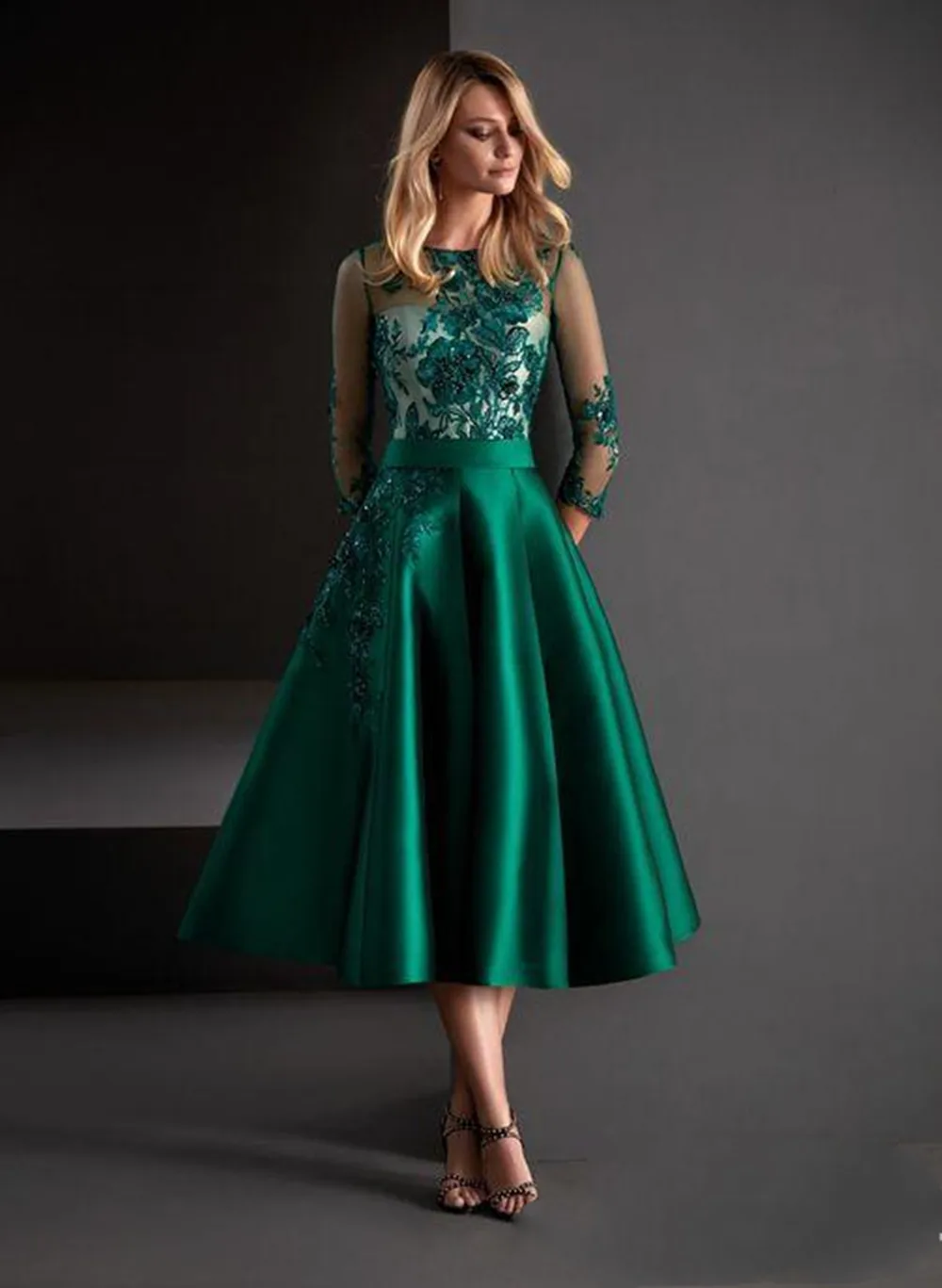 Elegant Gowns Green Party dresses for weddings Short Satin Appliqued Lace Dresses Mother Of The Bride Summer 2022
Elegant Gowns Green Party dresses for weddings Short Satin Appliqued Lace Dresses Mother Of The Bride Summer 2022