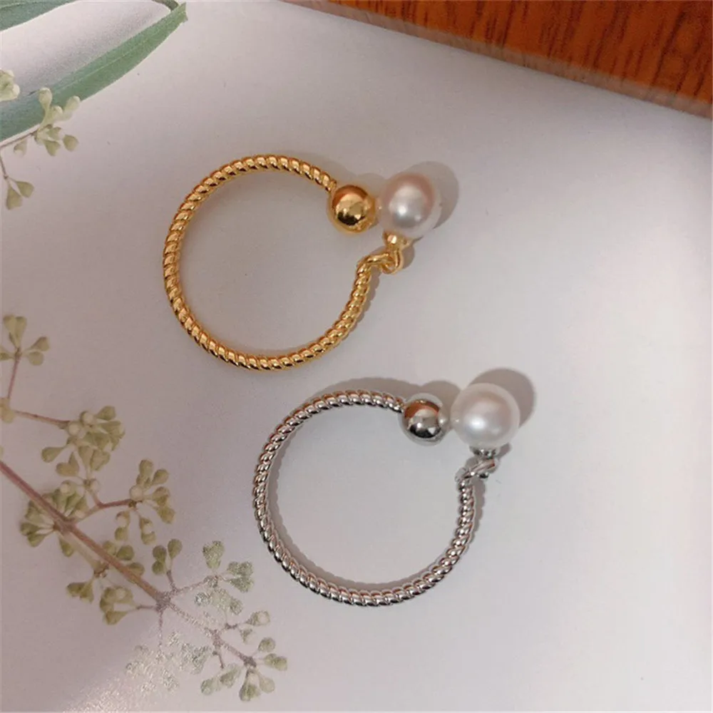 Casual small ring, fresh temperament twist opening design, 6-7mm natural high quality round beads
Casual small ring, fresh temperament twist opening design, 6-7mm natural high quality round beads