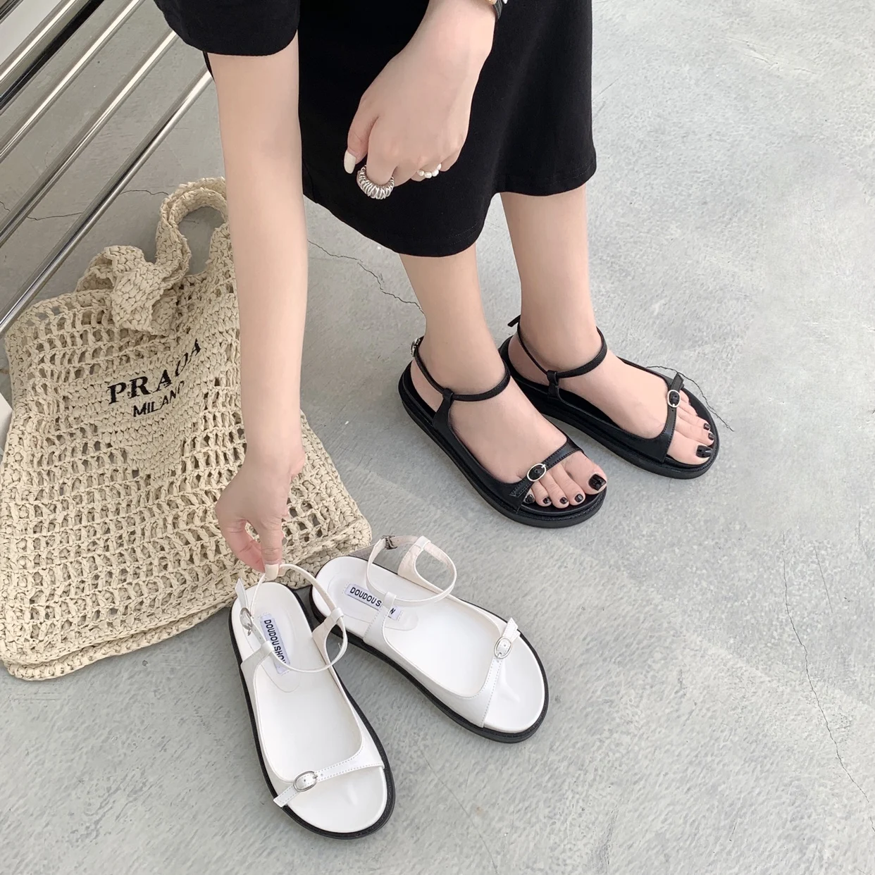 DOGHC 2022 Ladies Summer Non-slip Flat Sandals Casual Flip-flops Travel Vacation Beach Shoes Simple Non-slip Open Toe Flat Shoes
DOGHC 2022 Ladies Summer Non-slip Flat Sandals Casual Flip-flops Travel Vacation Beach Shoes Simple Non-slip Open Toe Flat Shoes