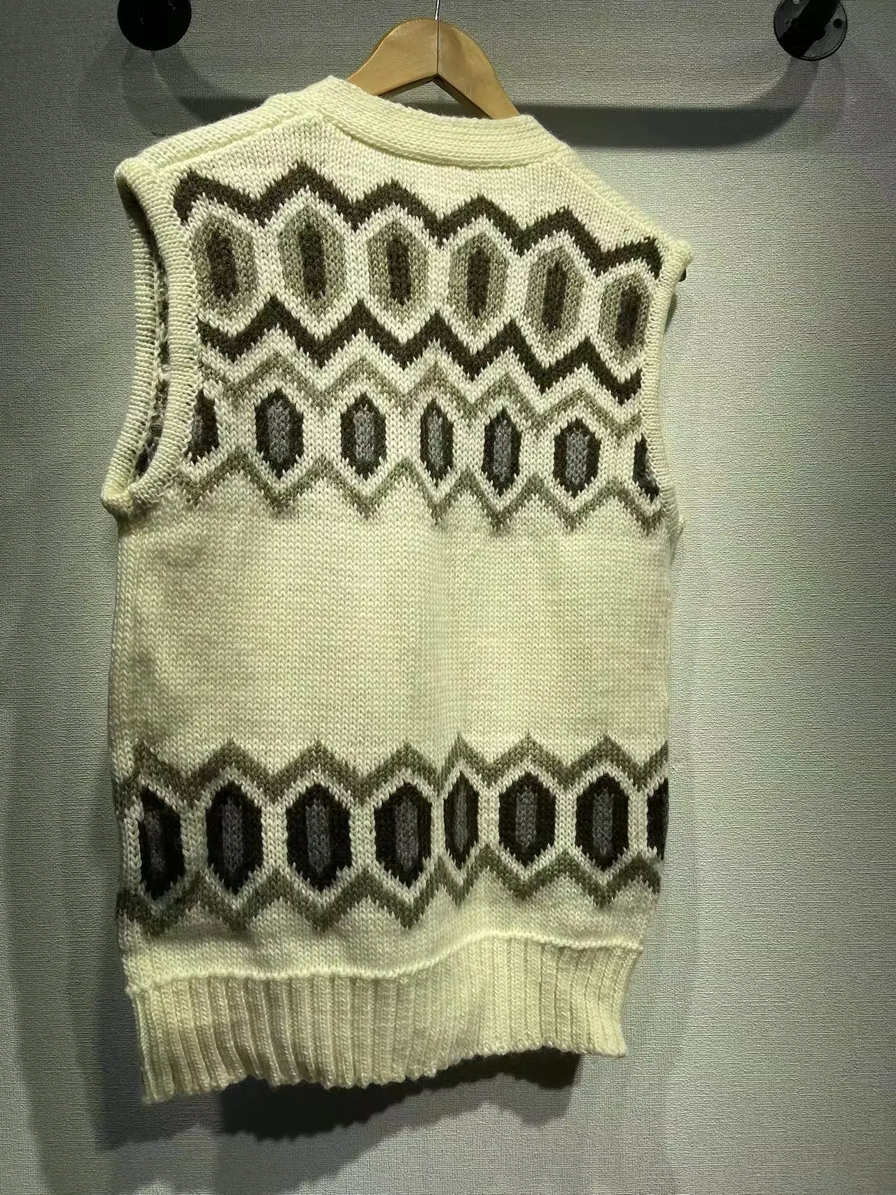 Preppy Style Women Single Breasted Knit Vest Geometric Jacquard V-neck Wool 2023 Autumn Female Knitted Cardigan Sweater
Preppy Style Women Single Breasted Knit Vest Geometric Jacquard V-neck Wool 2023 Autumn Female Knitted Cardigan Sweater