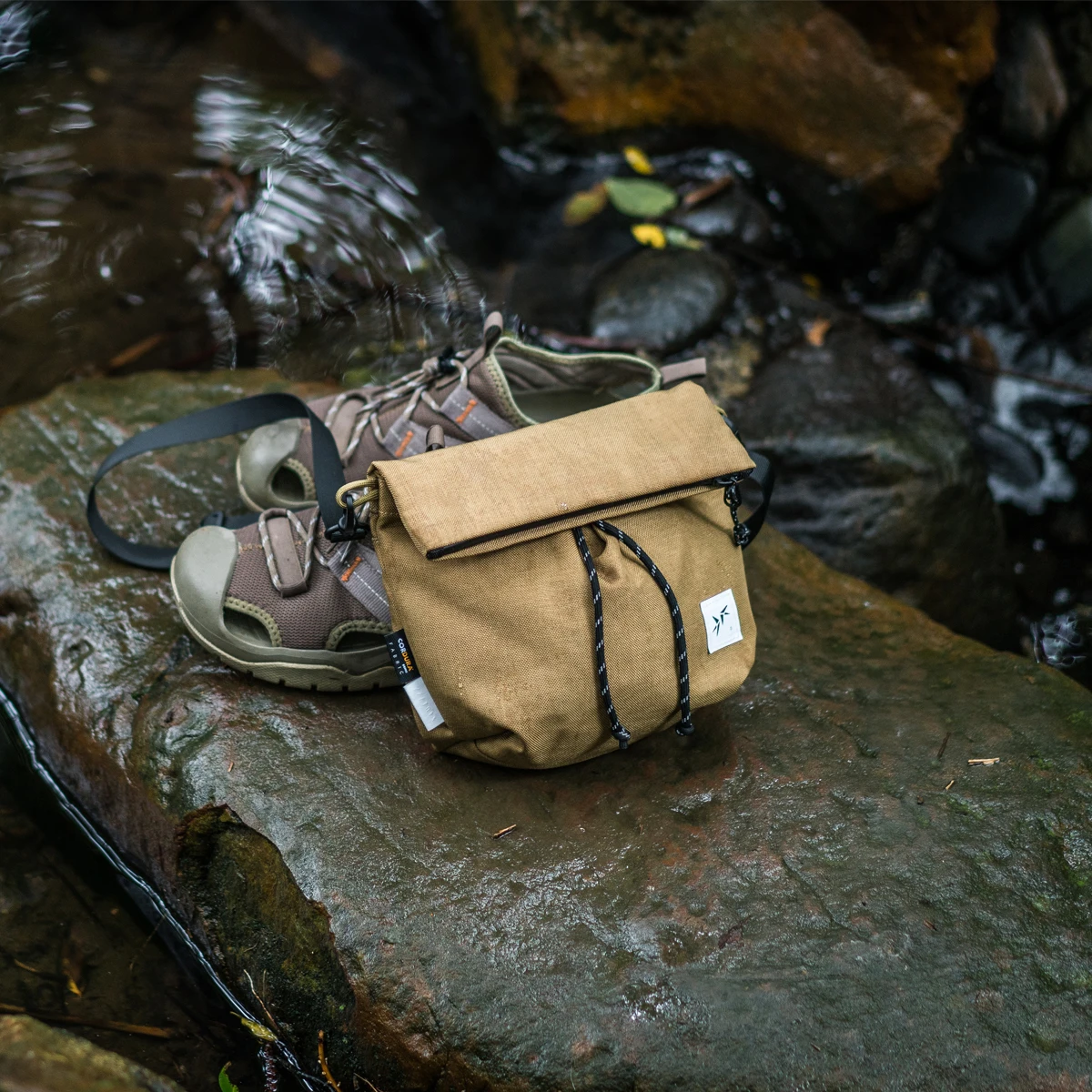 Original Outdoor Waterproof Shoulder Bag For Travel Nylon Bottle Bag Portable Sling Bag Multi Pocket Carrying Crossbody Bag
Original Outdoor Waterproof Shoulder Bag For Travel Nylon Bottle Bag Portable Sling Bag Multi Pocket Carrying Crossbody Bag