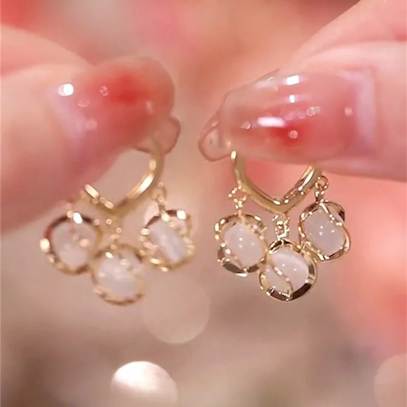 2022 new opal earrings feminine simple fashion personality earrings Korean version of the design sense of niche earrings trend
2022 new opal earrings feminine simple fashion personality earrings Korean version of the design sense of niche earrings trend