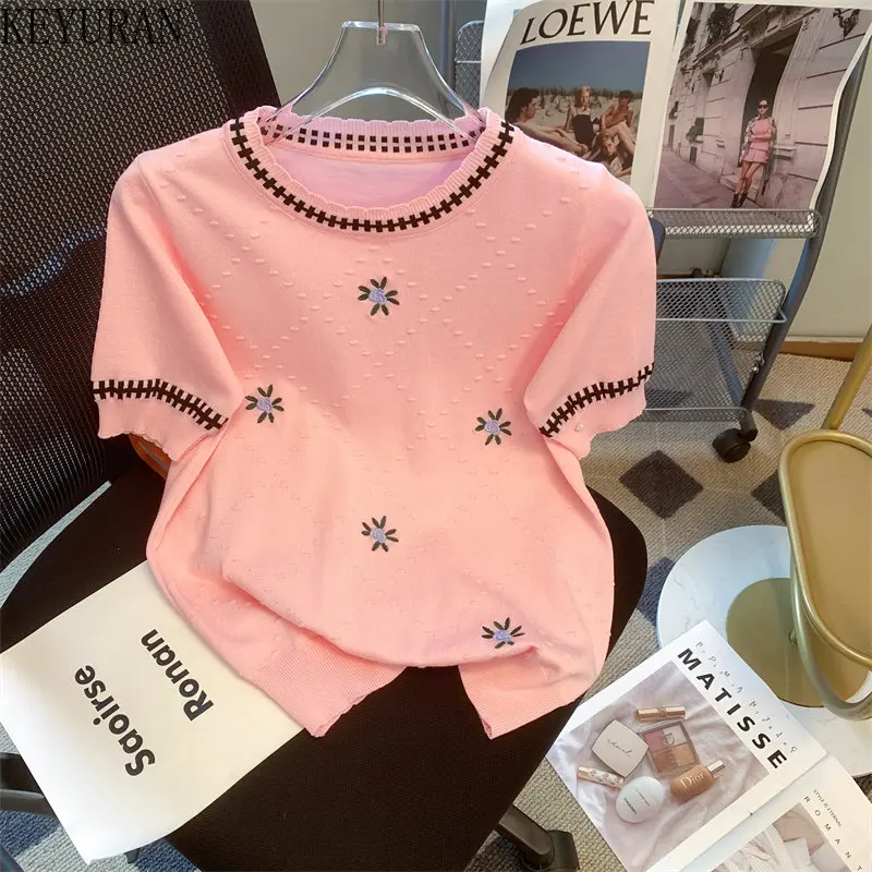 Женский трикотажный свитер с круглым вырезом, свободная универсальная тонкая футболка с цветочной вышивкой с узором ромбиками, трикотажный топ с коротким рукавом, лето 2023
Женский трикотажный свитер с круглым вырезом, свободная универсальная тонкая футболка с цветочной вышивкой с узором ромбиками, трикотажный топ с коротким рукавом, лето 2023