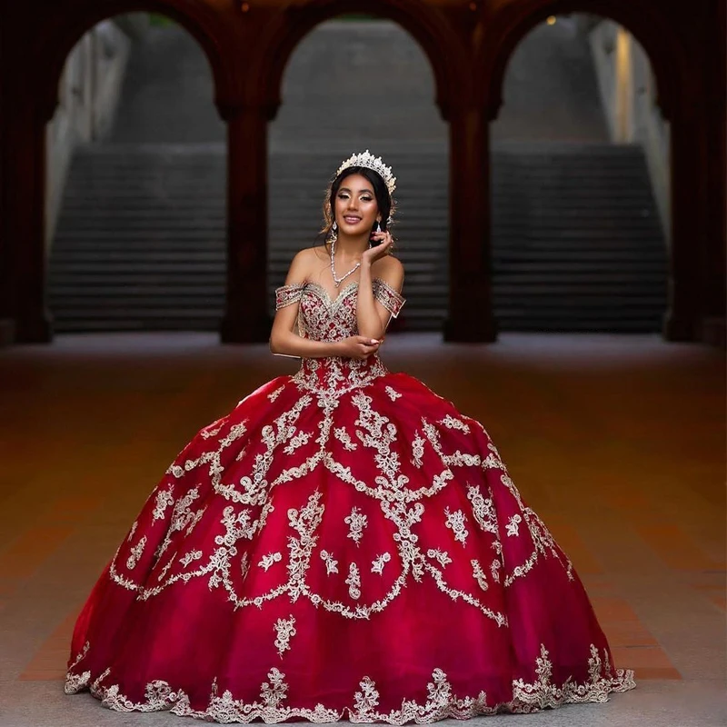 Royal Red Gold vestidos de 15 anos Puffy Quinceanera Dress Sweet 16 Dress Off Shoulder Quinceanera Ball Gowns 2023
Royal Red Gold vestidos de 15 anos Puffy Quinceanera Dress Sweet 16 Dress Off Shoulder Quinceanera Ball Gowns 2023