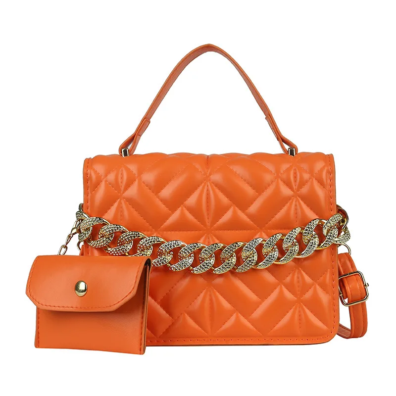 Women's Chain Handbag 2022 Winter Solid Color New Fashion One-shoulder Messenger Bag Retro Indentation Diamond Small Square Bag
Women's Chain Handbag 2022 Winter Solid Color New Fashion One-shoulder Messenger Bag Retro Indentation Diamond Small Square Bag