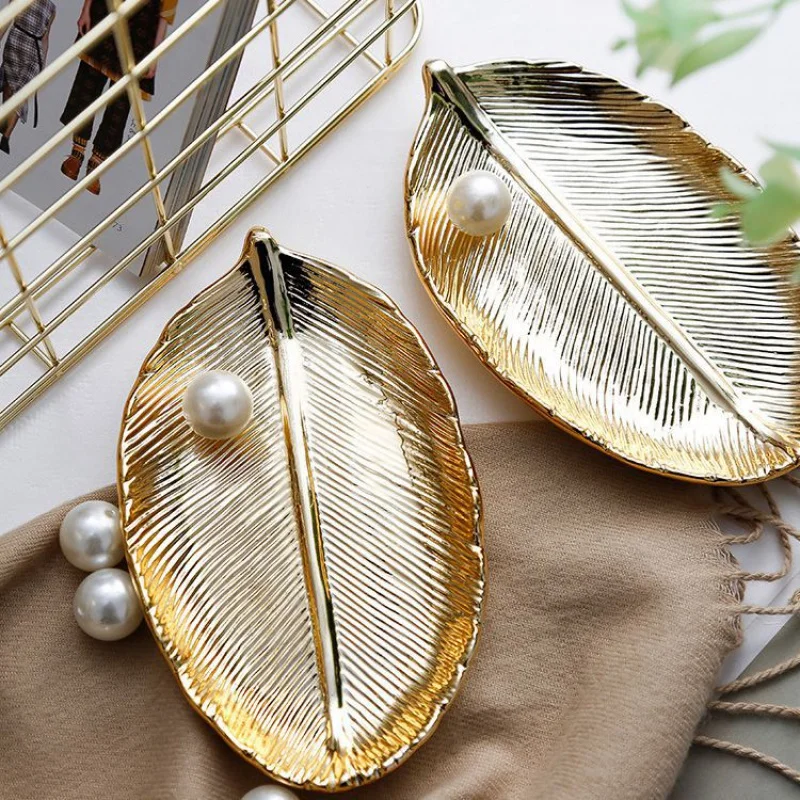Nordic Entry Lux Style Golden Leaves Handmade Ceramic Plate Jewelry Plate Storage Tray Home Desktop Decoration
Nordic Entry Lux Style Golden Leaves Handmade Ceramic Plate Jewelry Plate Storage Tray Home Desktop Decoration