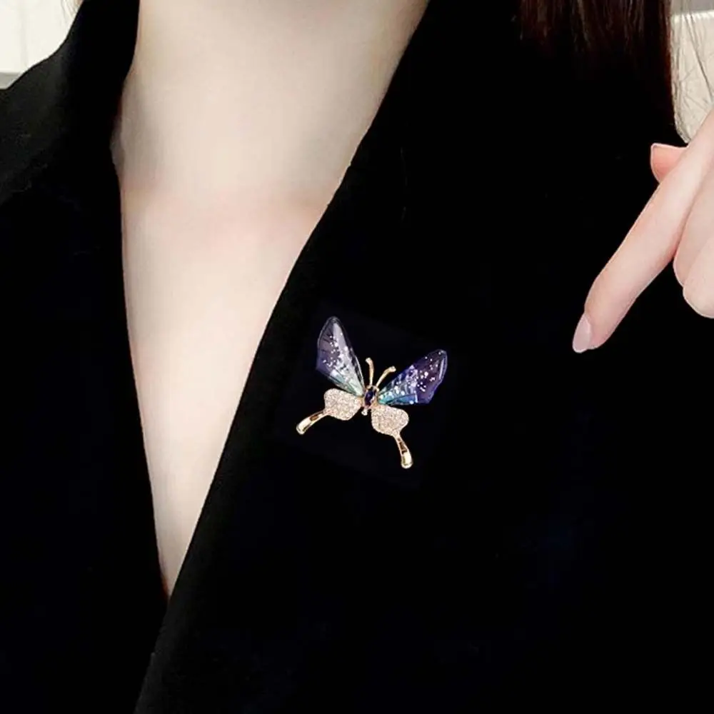 

Inlaid Zircon Transparent Wings Brooch Luxury Sense Korean Style Crystal Brooch Sweater Coat Collar Pin Acrylic