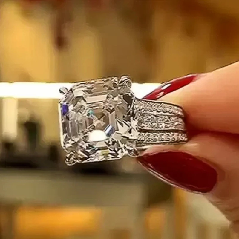 New Crystal Square Cubic Zircon Women's Ring for Engagement Wedding Luxury Female Ring Party Silver Color Trendy Jewelry
New Crystal Square Cubic Zircon Women's Ring for Engagement Wedding Luxury Female Ring Party Silver Color Trendy Jewelry