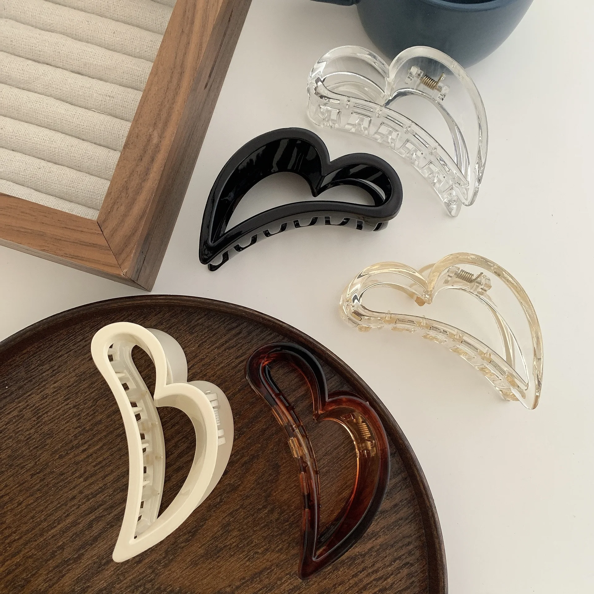 Wholesale New Korean Fashion 9cm Heart Shape Hair Claws Transparent Plastic Shark Clip For Women Girls
Wholesale New Korean Fashion 9cm Heart Shape Hair Claws Transparent Plastic Shark Clip For Women Girls