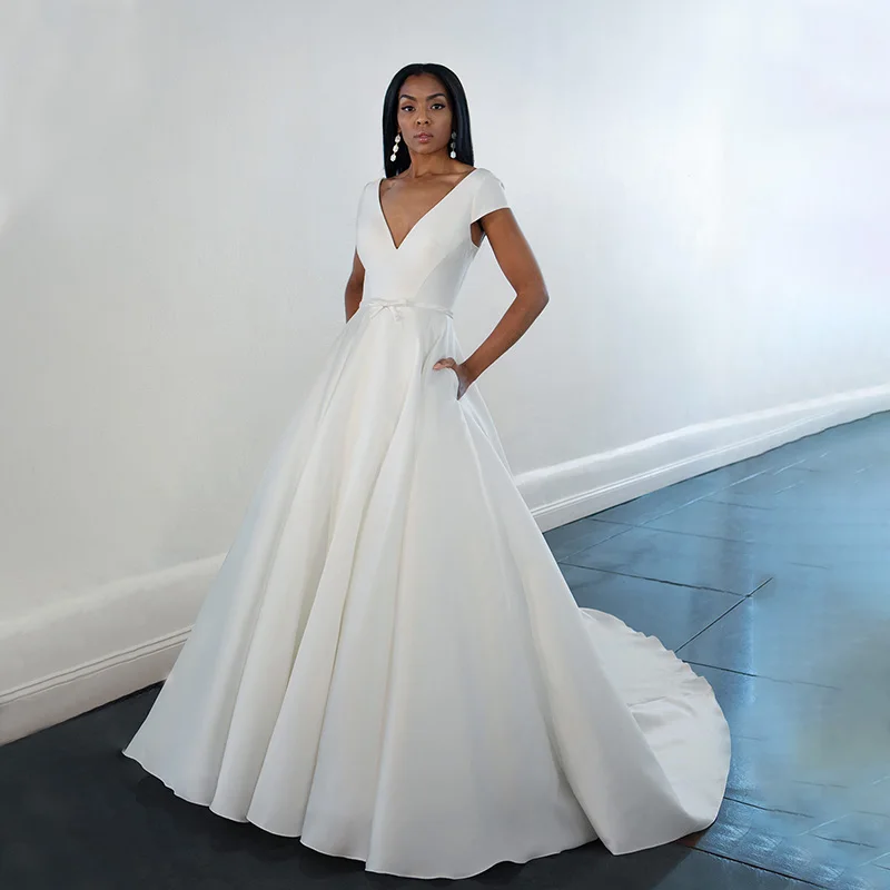 Mordern V-Neck Satin Wedding Dress Chapel Train Long Marry Plus Size A-Line Bride Gown Vestidos De Novia
Mordern V-Neck Satin Wedding Dress Chapel Train Long Marry Plus Size A-Line Bride Gown Vestidos De Novia