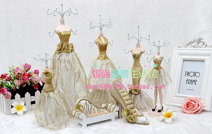 Gold whitewash home in a large number of jewelry ring frame/shoes/sofa suits covered seven times
Gold whitewash home in a large number of jewelry ring frame/shoes/sofa suits covered seven times
