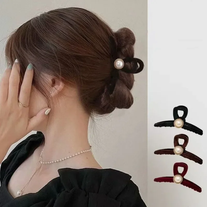 Elegant Velvet Big Shark Hair Claws Clips Hairpin for Girls Women Lady Holiday Party Gift Hair Accessories Headwear Ornament
Elegant Velvet Big Shark Hair Claws Clips Hairpin for Girls Women Lady Holiday Party Gift Hair Accessories Headwear Ornament