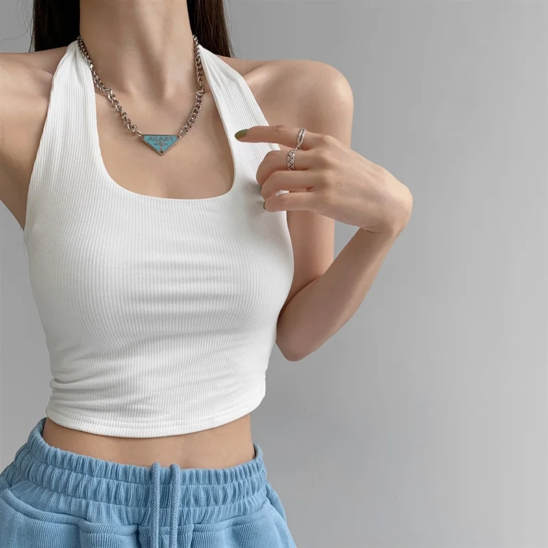 European and American style hot girls sexy neck suspender vest women slim in summer wear a short chic top inside and outside
European and American style hot girls sexy neck suspender vest women slim in summer wear a short chic top inside and outside
