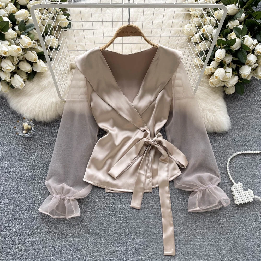 Spring and Summer New Senior Sense Chiffon Design Sense V-neck Splicing Mesh Bubble Long-sleeved Shirt
Spring and Summer New Senior Sense Chiffon Design Sense V-neck Splicing Mesh Bubble Long-sleeved Shirt