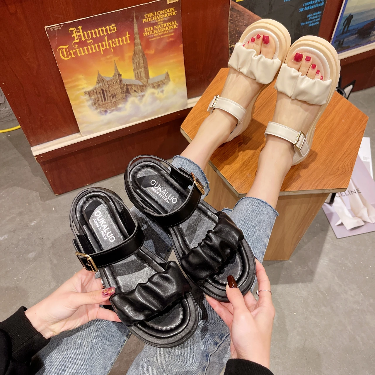 Женские сандалии на платформе, повседневные шлепанцы с пряжкой, спортивная обувь, лето 2022 
Женские сандалии на платформе, повседневные шлепанцы с пряжкой, спортивная обувь, лето 2022