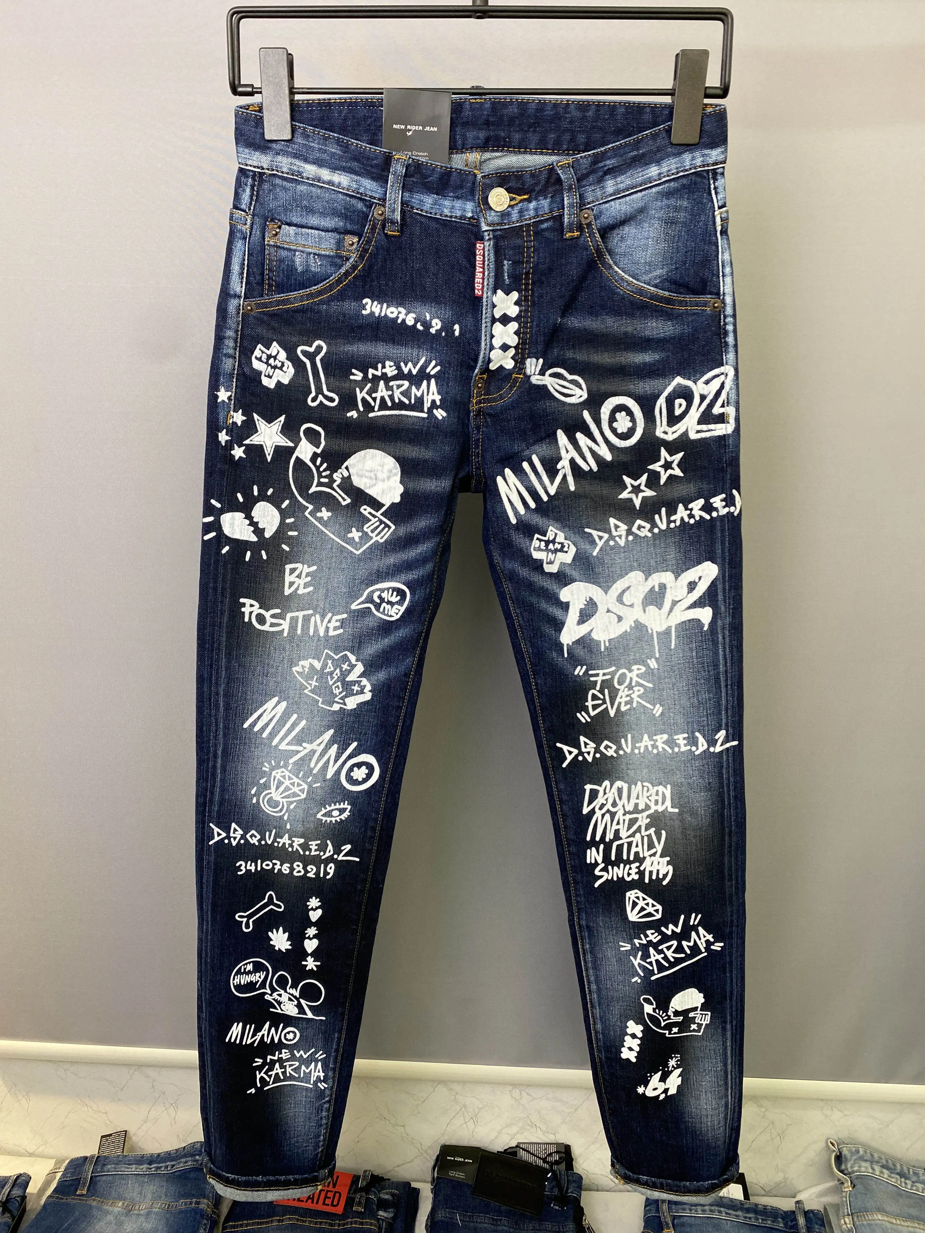 DSQUARED2 Men's/Women's Lettering Jeans Trendy Casual Fashion Slim Straight Fit Ripped Distressed Maple Leaf Streetwear Gift9823
DSQUARED2 Men's/Women's Lettering Jeans Trendy Casual Fashion Slim Straight Fit Ripped Distressed Maple Leaf Streetwear Gift9823