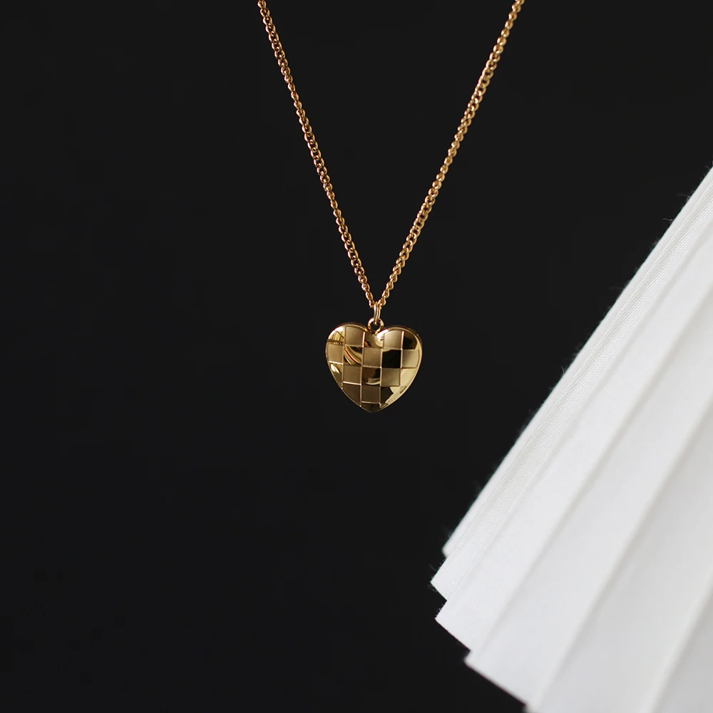 MODAGIRL Stainless Steel Gold Heart Charm Necklace with Grid Pattern Valentines Day Women Jewelry Gift
MODAGIRL Stainless Steel Gold Heart Charm Necklace with Grid Pattern Valentines Day Women Jewelry Gift