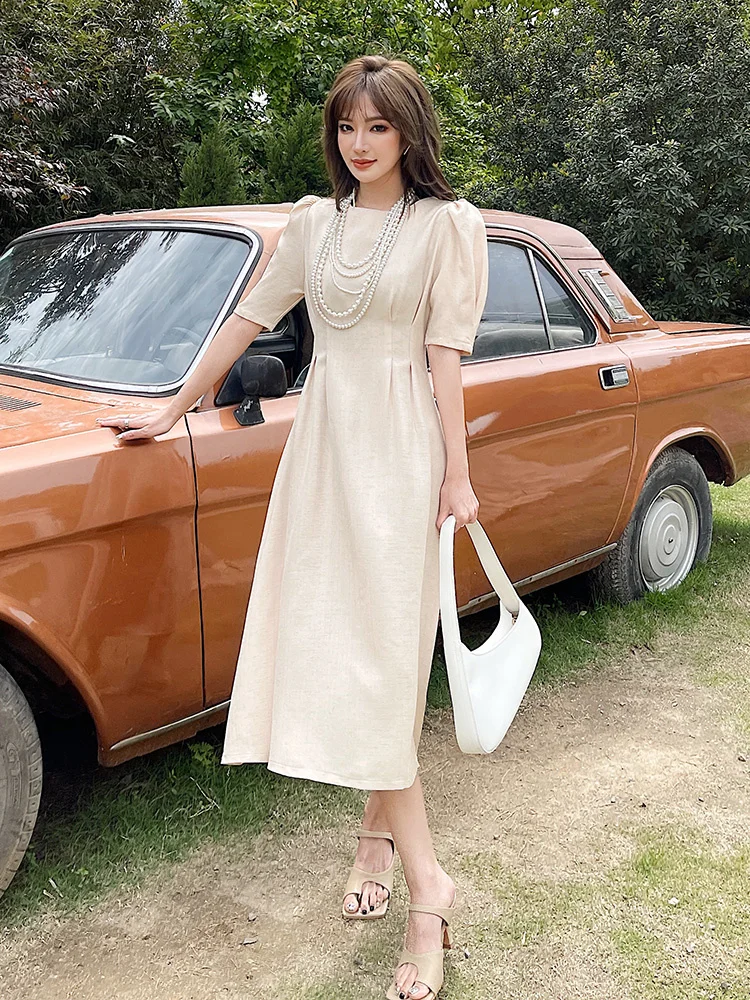 Design sense of minority temperament 2023 new summer French beige big hem dress bubble sleeve fashion dress
Design sense of minority temperament 2023 new summer French beige big hem dress bubble sleeve fashion dress