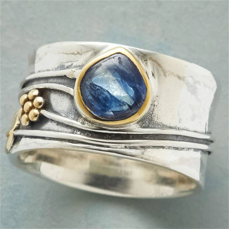 Vintage Women's Ring Bohemian Exaggerated Ring Blue Stone Antique Silver Color Engraving Classic Ladies Jewelry
Vintage Women's Ring Bohemian Exaggerated Ring Blue Stone Antique Silver Color Engraving Classic Ladies Jewelry