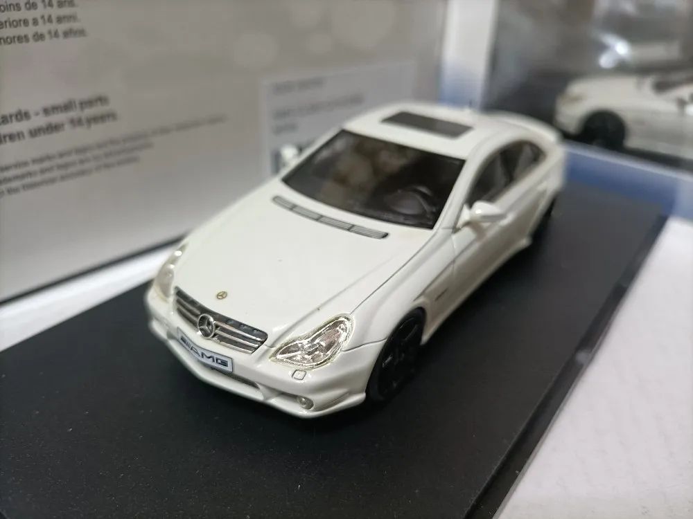 GLM 1:43 Benz AMG CLS63 C219 2008 White Limited Edition Resin Metal Static Car Model Toy Gift
GLM 1:43 Benz AMG CLS63 C219 2008 White Limited Edition Resin Metal Static Car Model Toy Gift