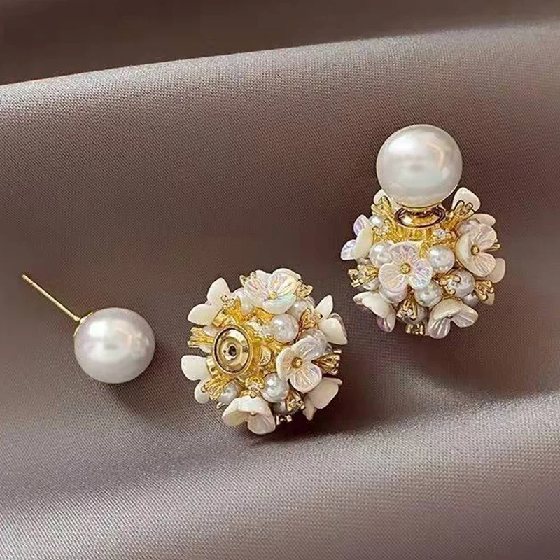 Classic White Flower Earrings Female New Fashion Small Earrings Vintage French Shell Round Earrings Gift Accessories 2023 Brand
Classic White Flower Earrings Female New Fashion Small Earrings Vintage French Shell Round Earrings Gift Accessories 2023 Brand